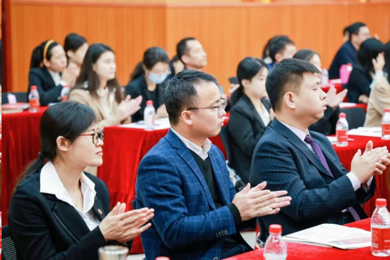 点击图片进入下一页 image.png