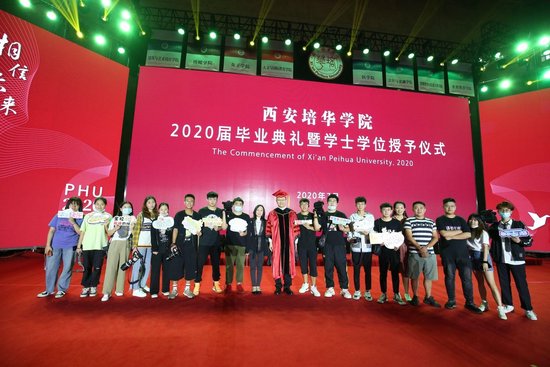 赢博体育,赢博（中国）公司校媒成员完成毕业典礼采访工作