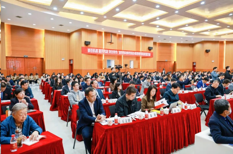 点击图片进入下一页 image.png